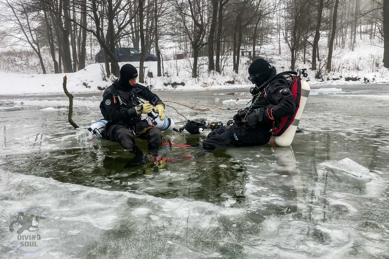 Nurkowanie pod lodem w jeziorze Hańcza